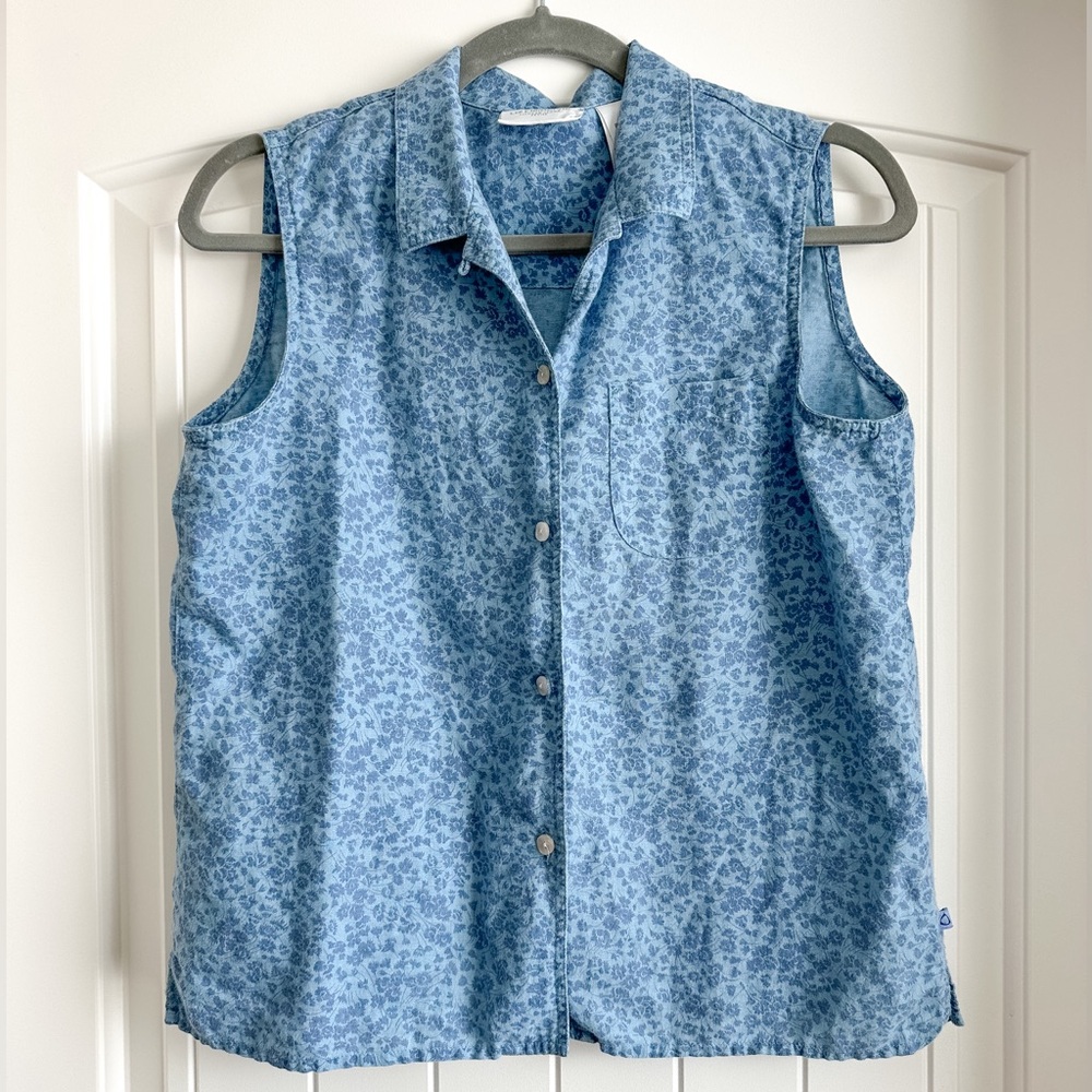 Cute little button up top